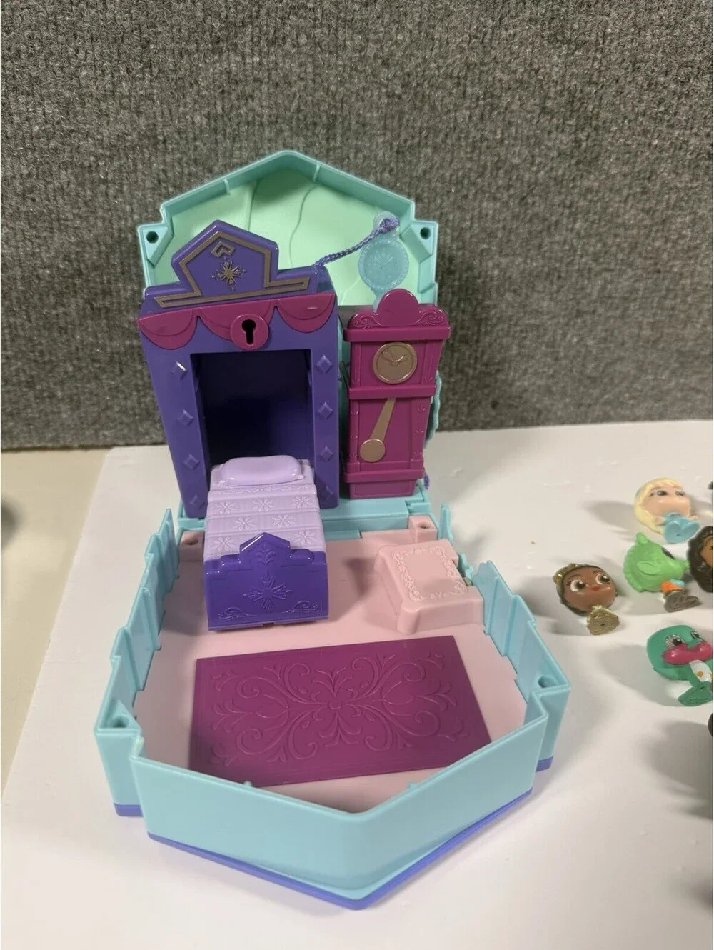 Disney Doorables Mixed Lot 47 Pieces Plus Frozen House